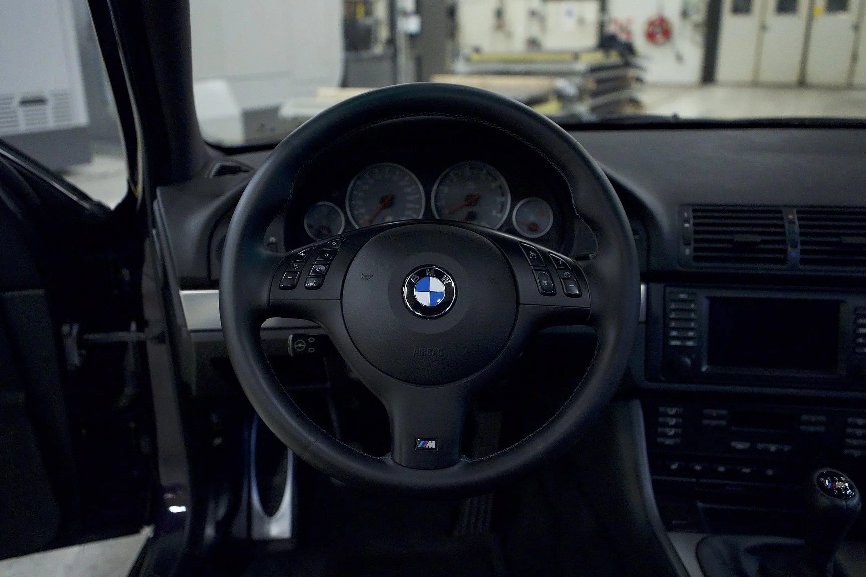 Interior image of 2002 BMW M5 E39 (42)