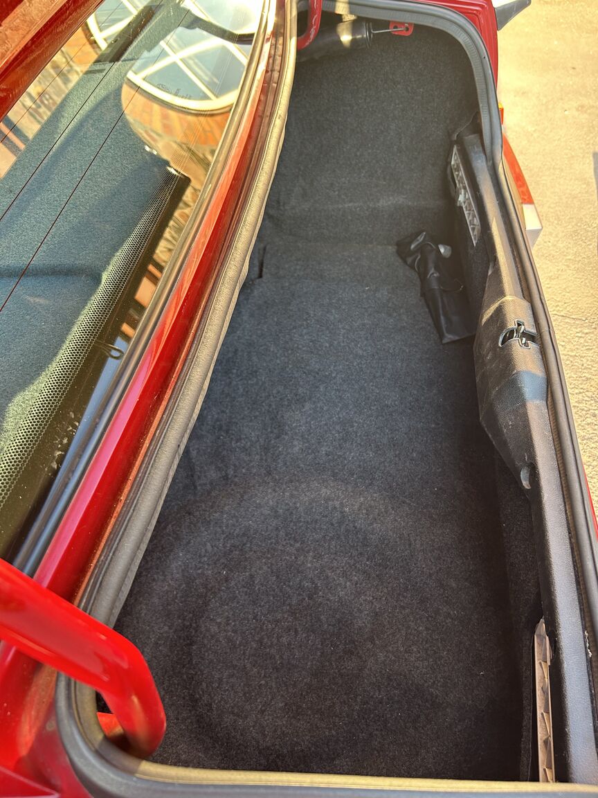 Interior image of 1988 Alfa Romeo 75 (30)