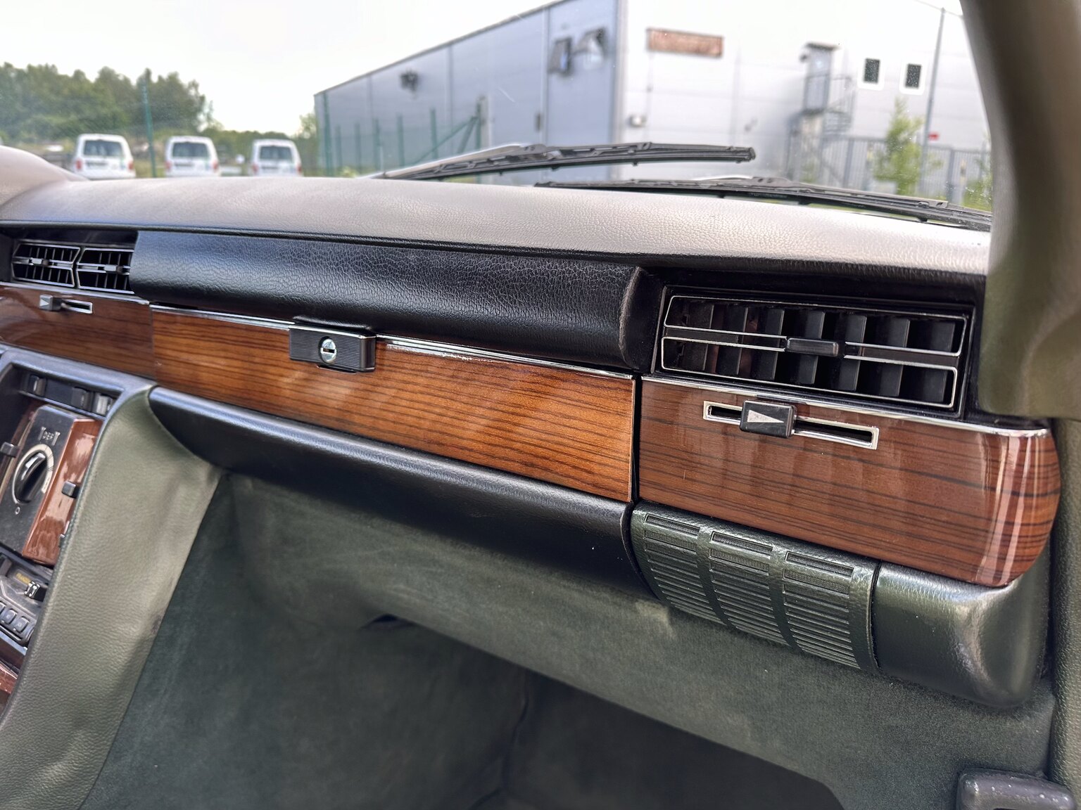 Innenraumfoto von 1975 Mercedes Benz 450 SEL (47)