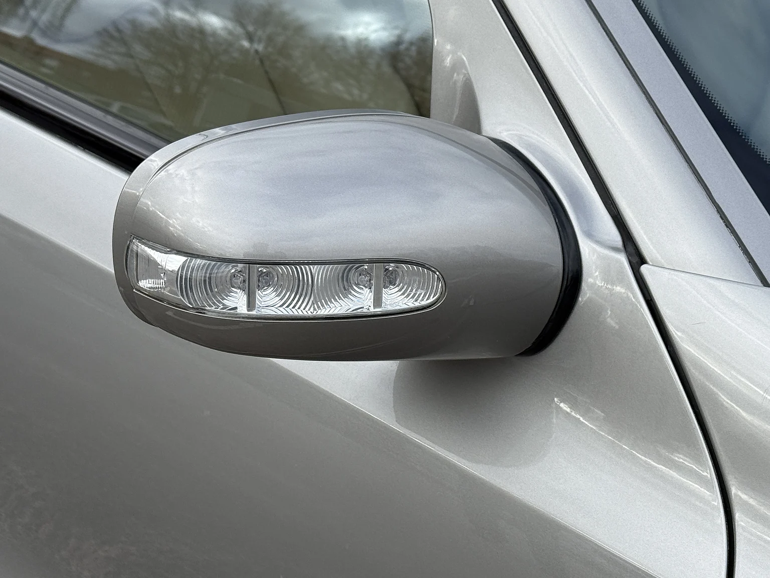 Exterior image of 2004 Mercedes-Benz E 500 7G-Tronic (25)