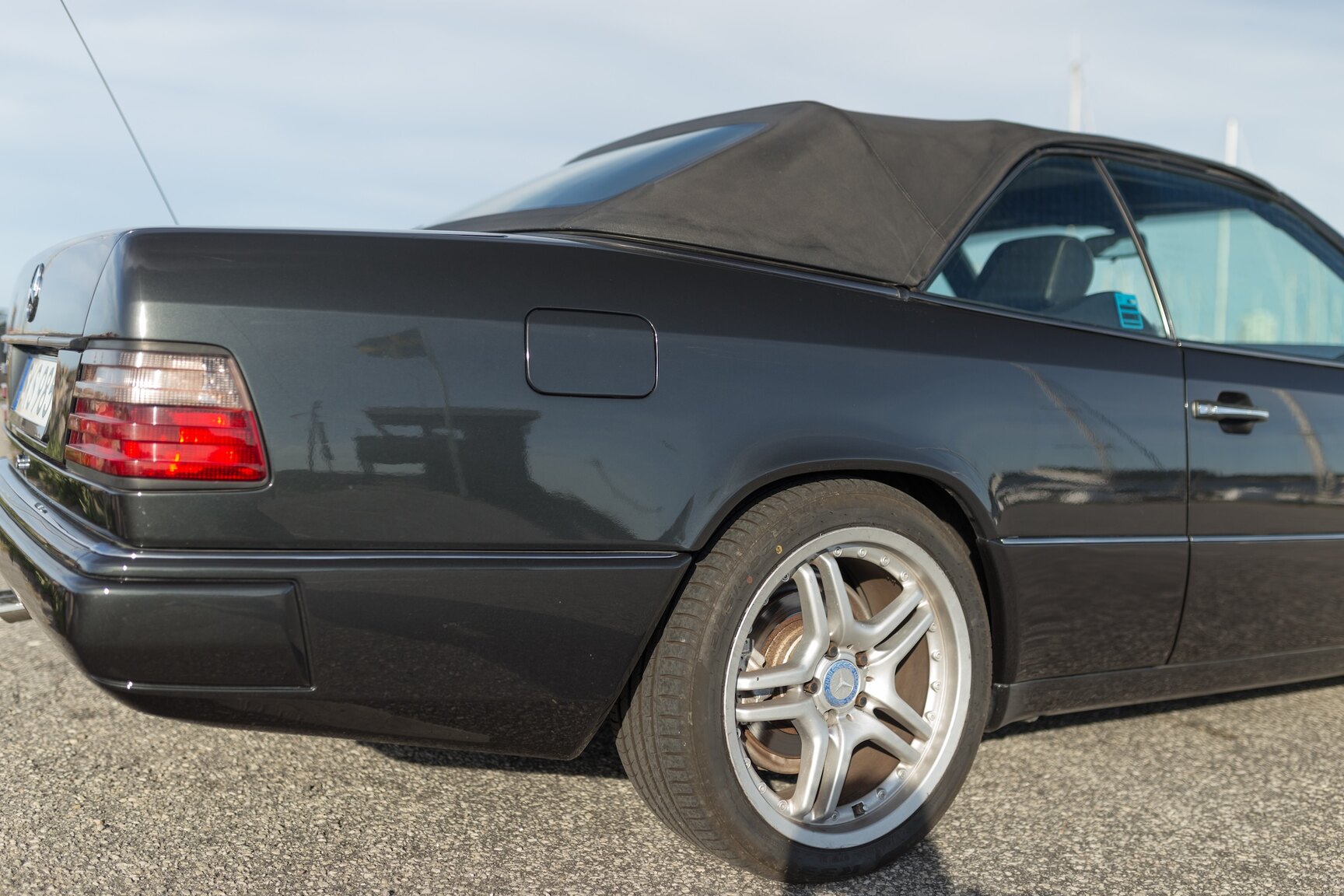 Exteriörbild på 1993 Mercedes-Benz 300 CE-24 Cabriolet