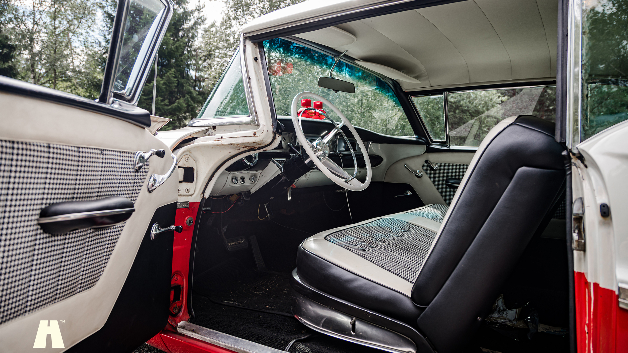 Innenraumfoto von 1957 Buick Special Riviera (Model 46R) V8 (8)