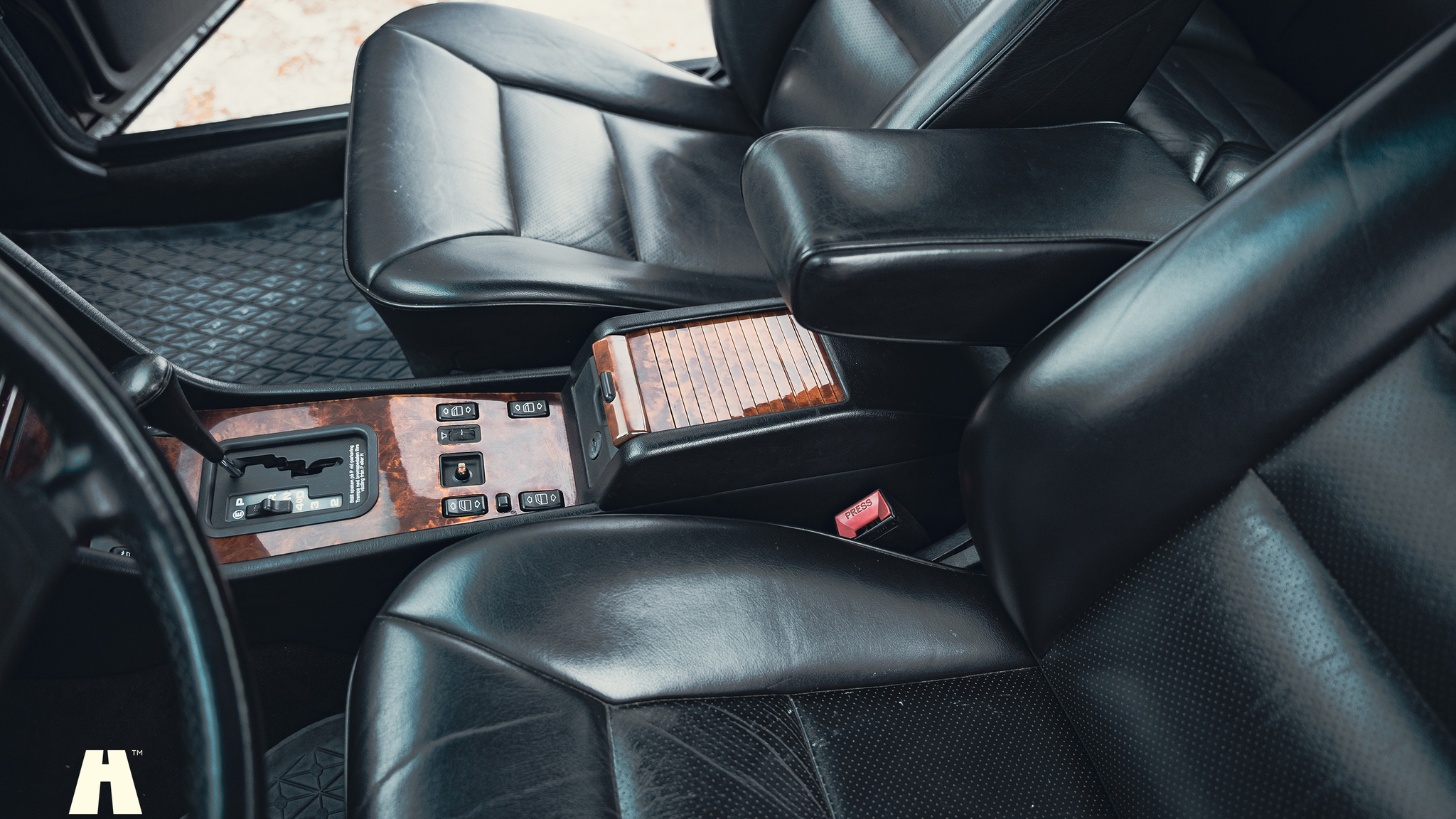 Interior image of 1990 Mercedes 300 CE-24