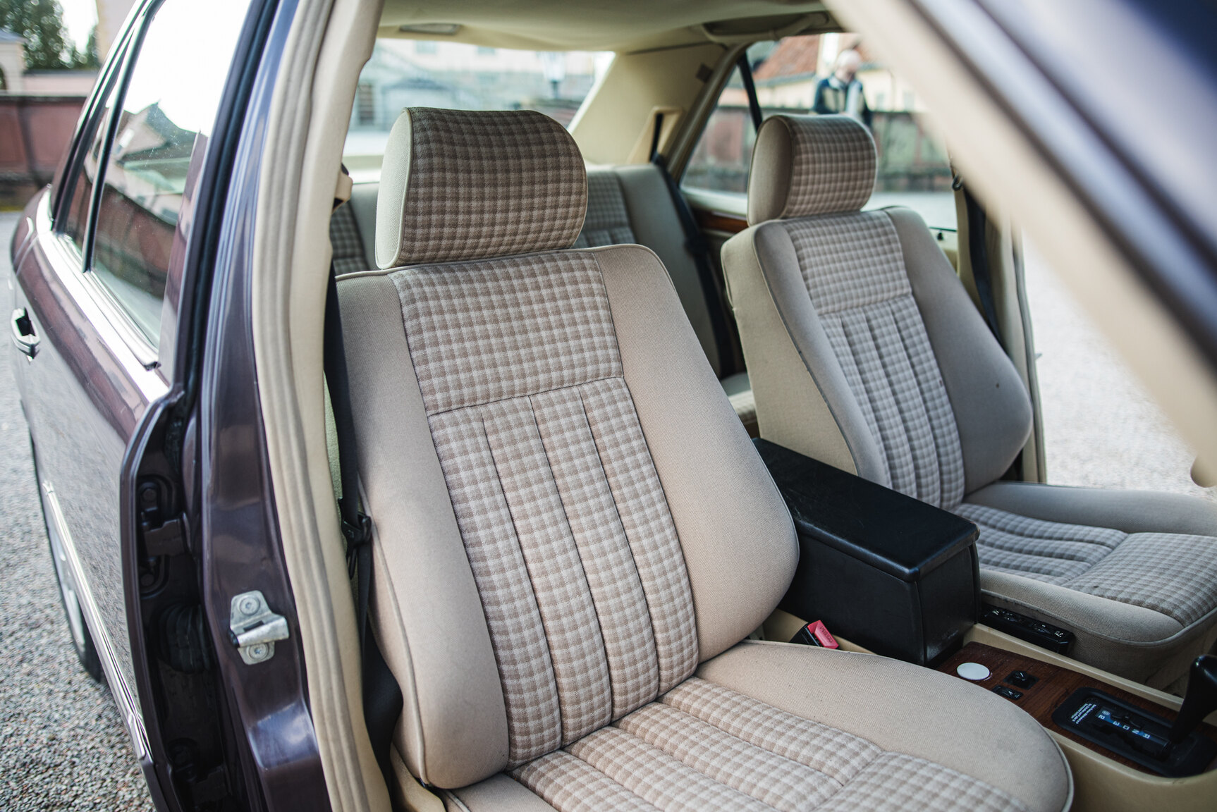 Interior image of 1993 Mercedes-Benz E 220