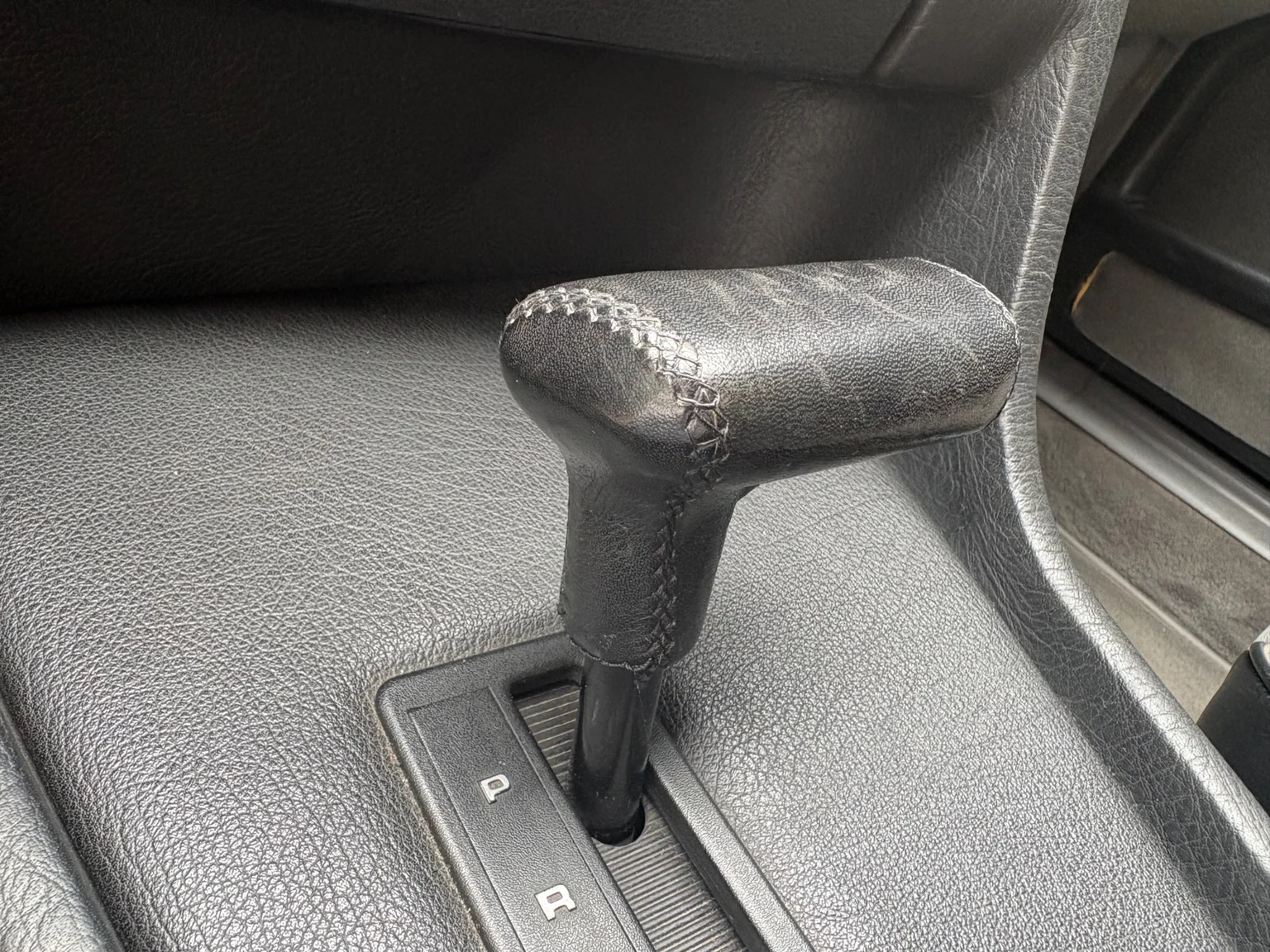 Interior image of 1988 BMW 730iA (36)