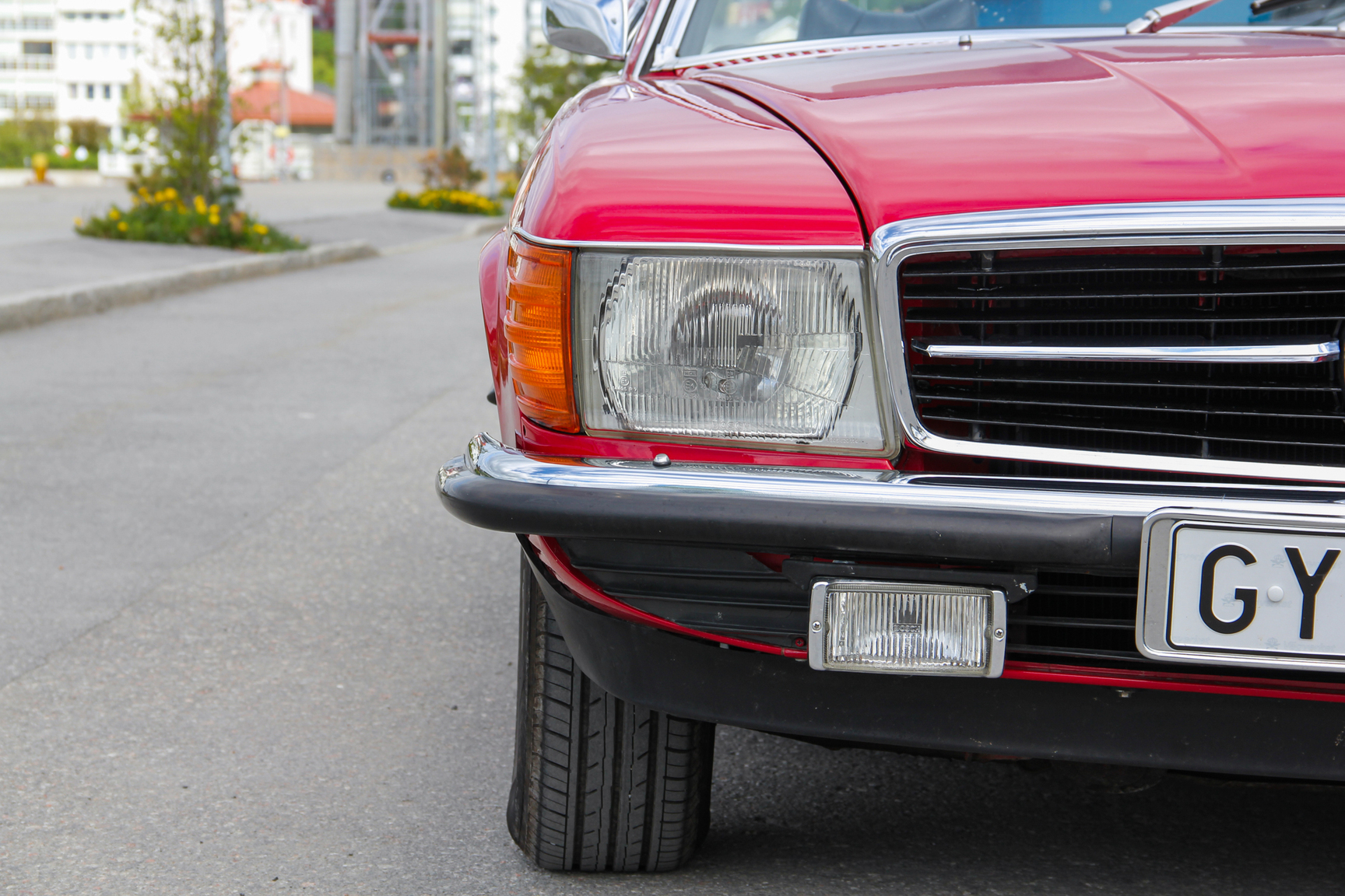 Exterior image of 1975 Mercedes-Benz 280 SL