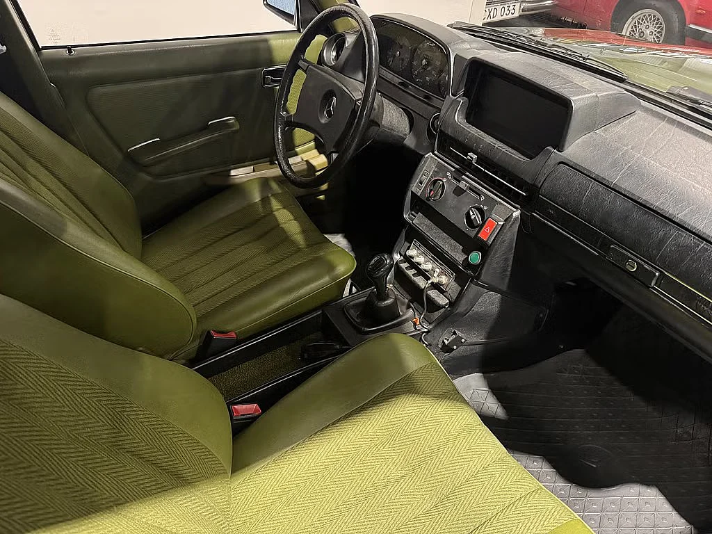 Interiörbild 1981 Mercedes 300D Lang (2)