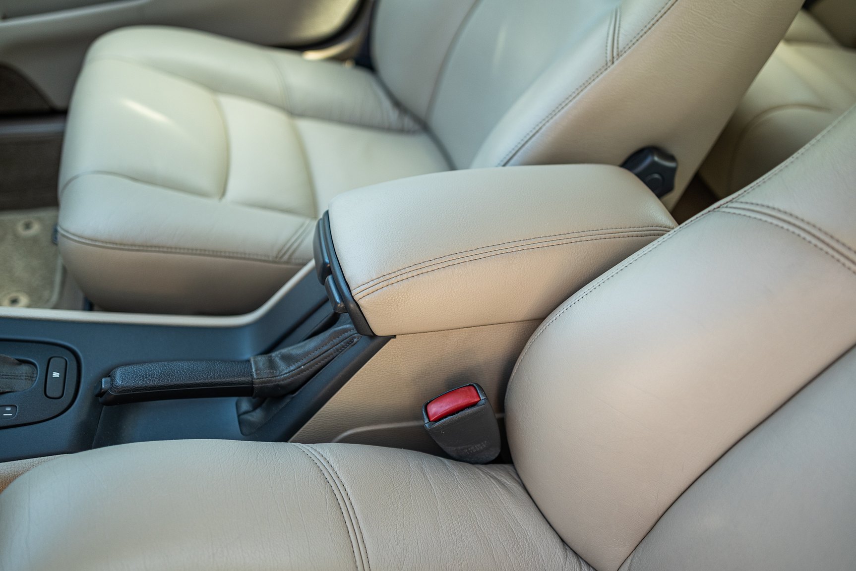 Interior image of 2000 Volvo V70 XC 2.4 T AWD 