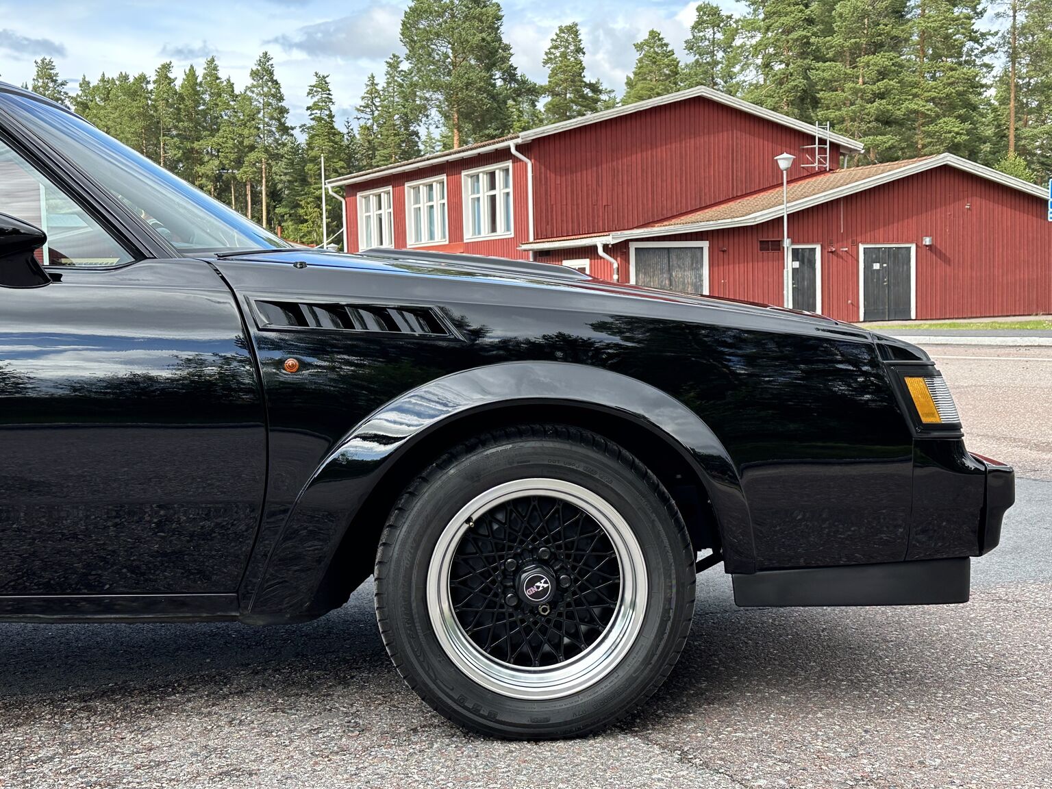 Exterior image of 1987 Buick Grand National "GNX" (13)