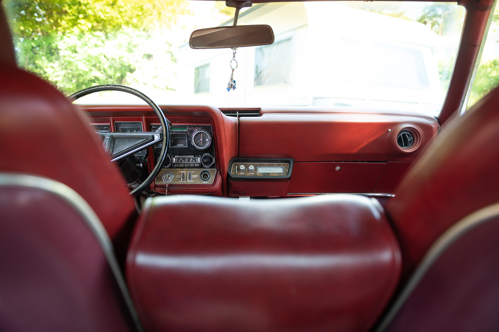 Interior image of 1968 Oldsmobile Toronado (48)