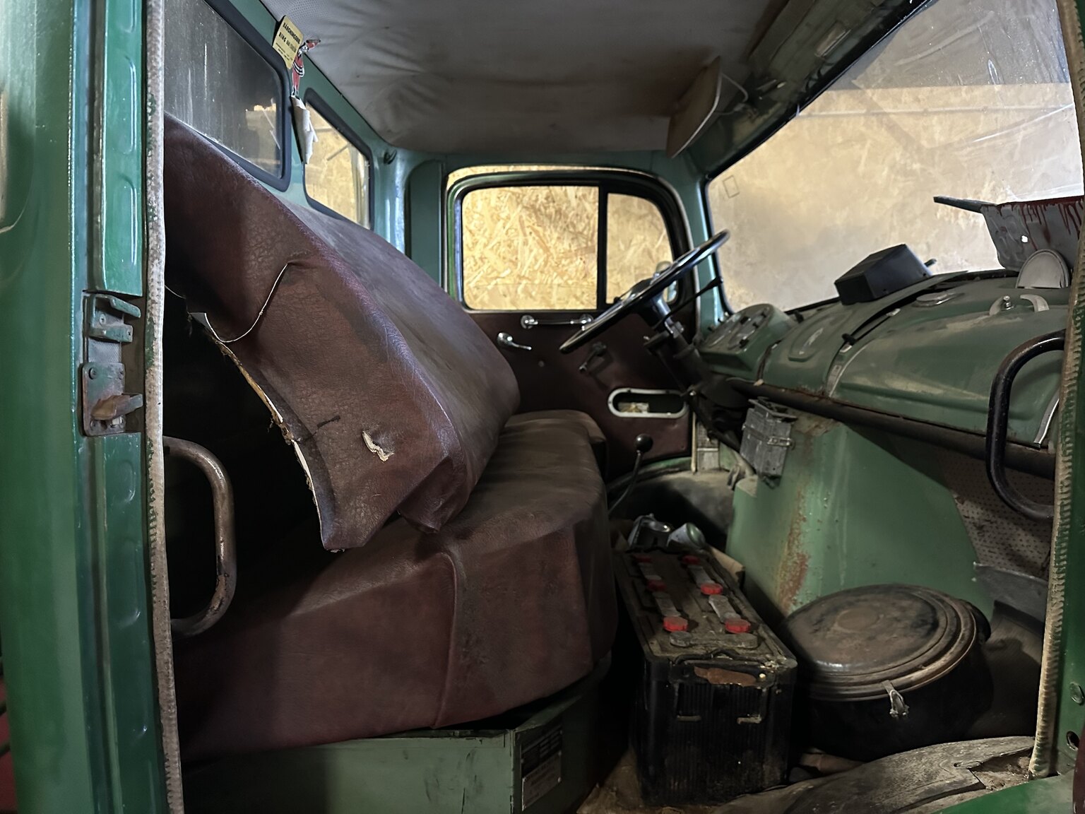 Interior image of 1964 Mercedes-Benz L911