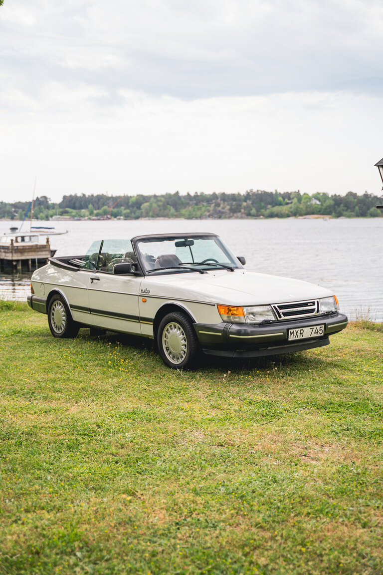 Exterior image of 1987 Saab 900 Turbo Convertible