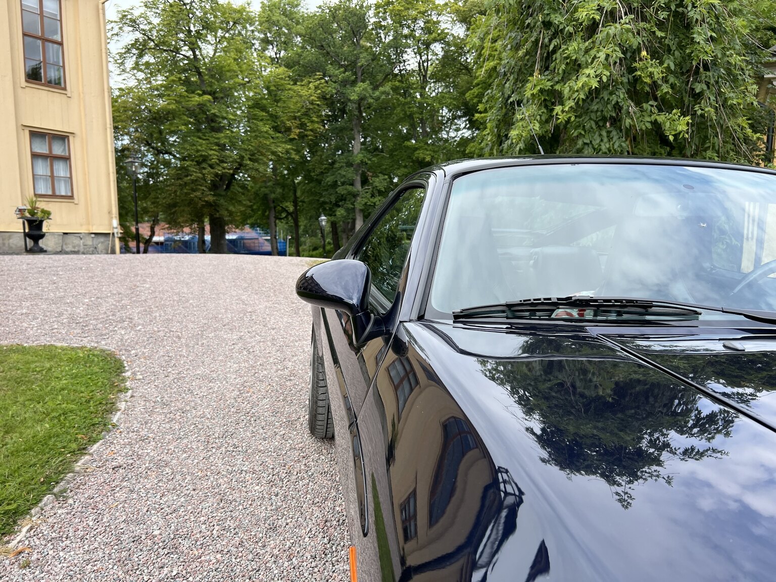 Exterior image of 1993 Porsche 928 GTS