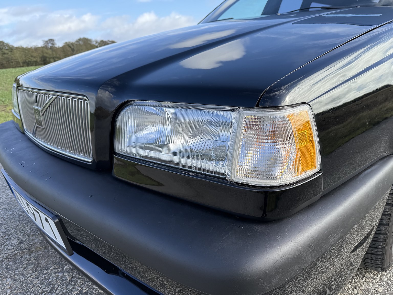 Exterior image of 1995 VOLVO 855 T5R T-5R