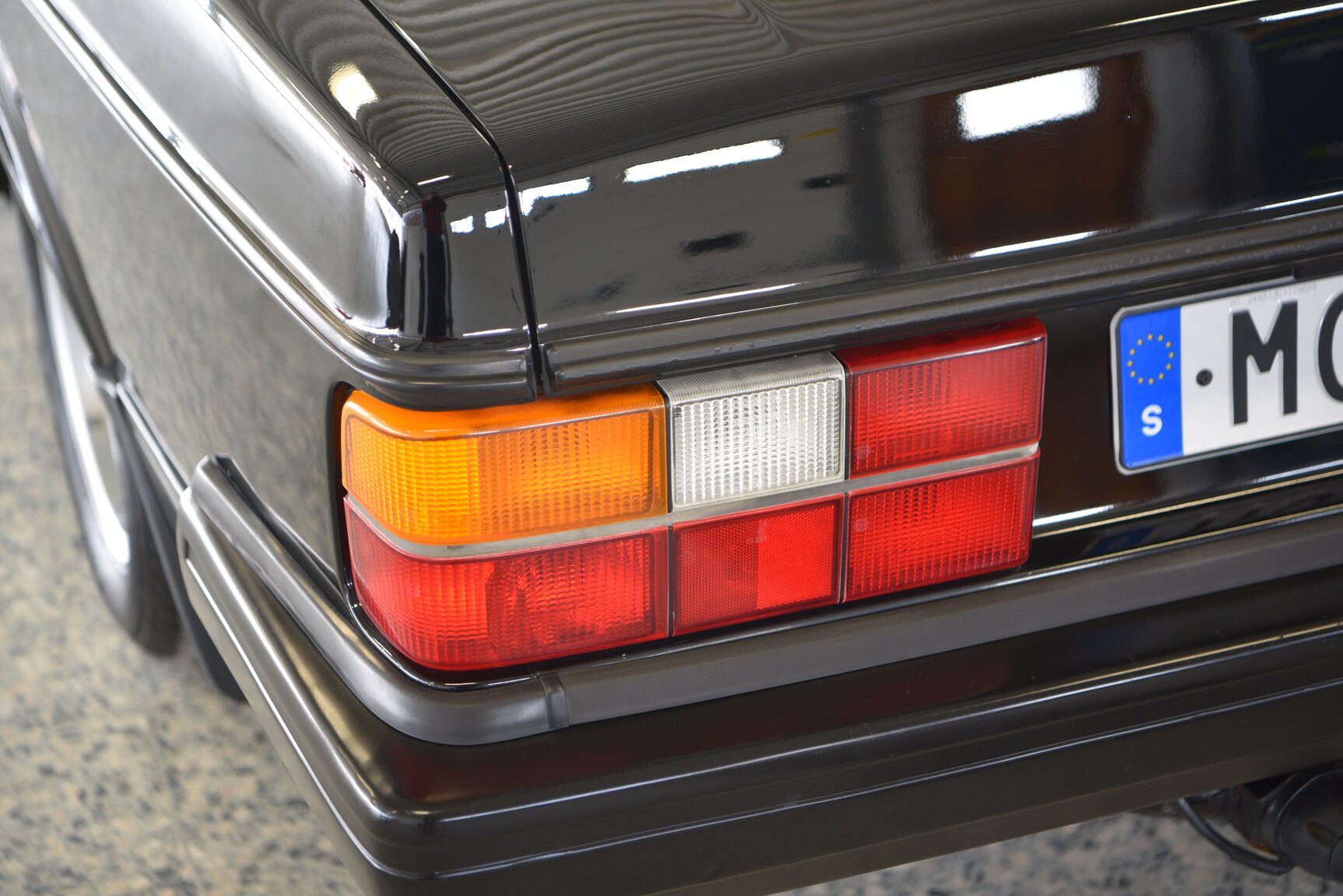 Exteriörbild på 1986 Volvo 240 DL (27)