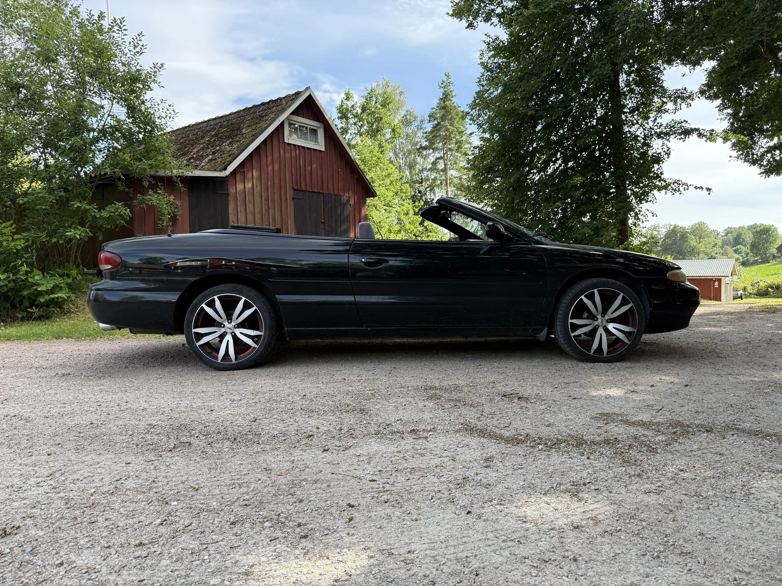 Exterior image of 1997 Chrysler Sebring Cabriolet (2)