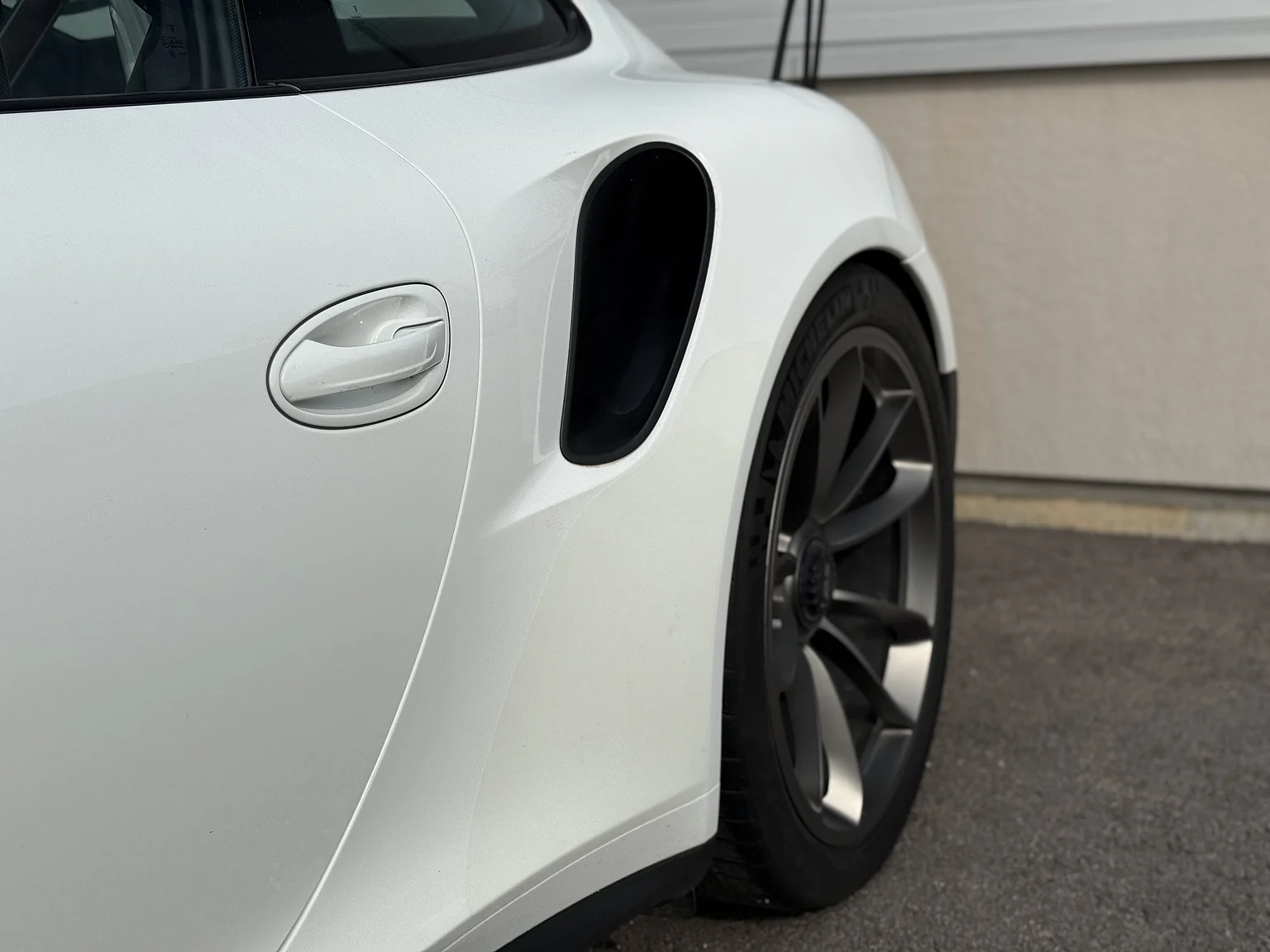 Exteriörbild på 2016 Porsche 911 GT3 RS (35)