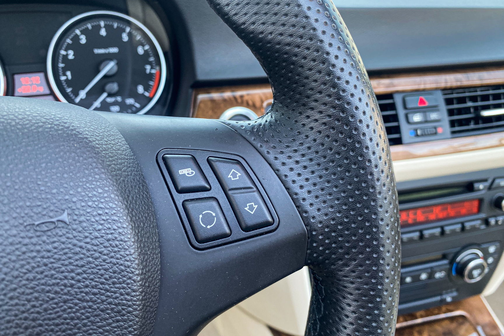 Interior image of 2007 BMW 335i Cabriolet (21)