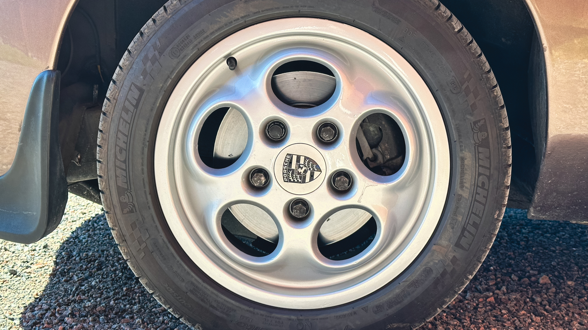 Exterior image of 1983 Porsche 928 S (17)