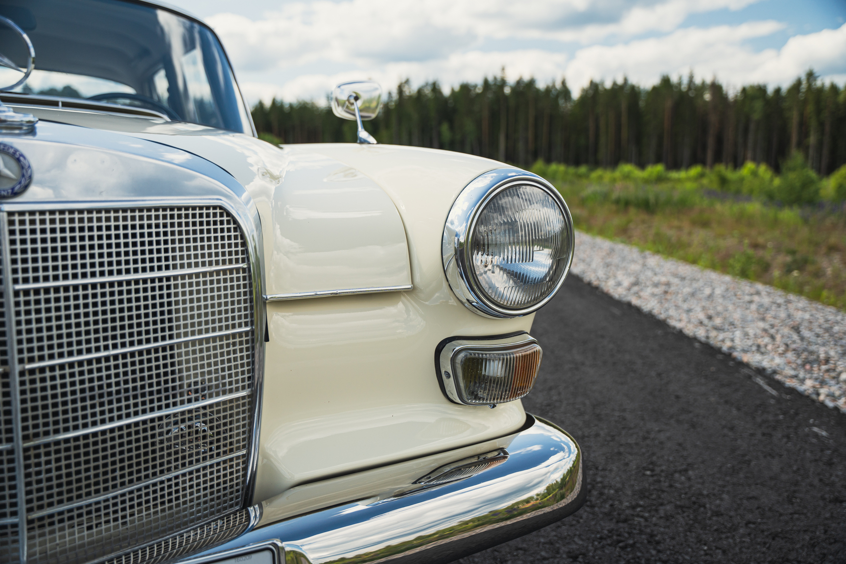 Exteriörbild på 1966 Mercedes-Benz 200 D "Heckflosse"