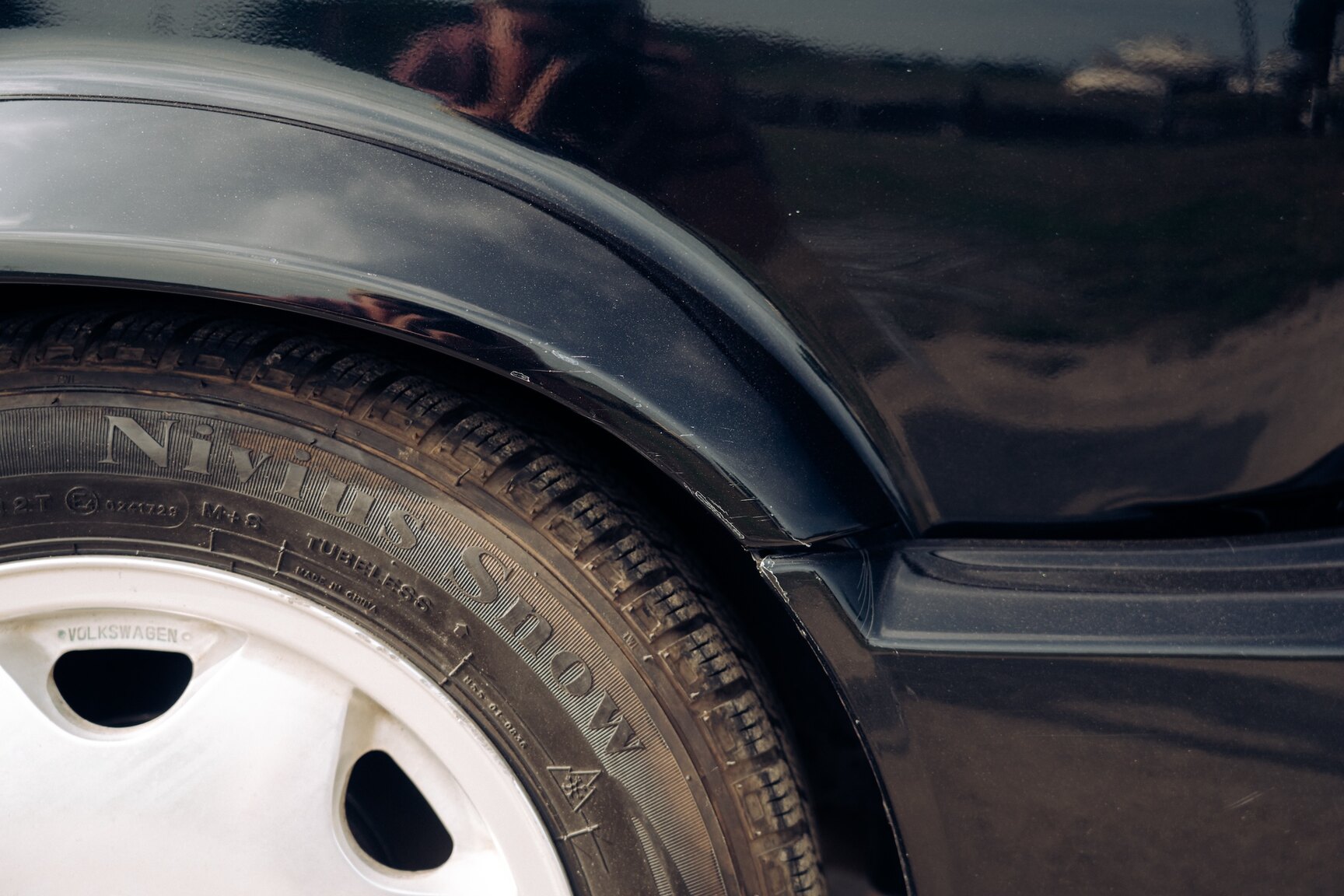 Exterior image of 1991 VW Golf Cabriolet "Etienne Aigner Edition"