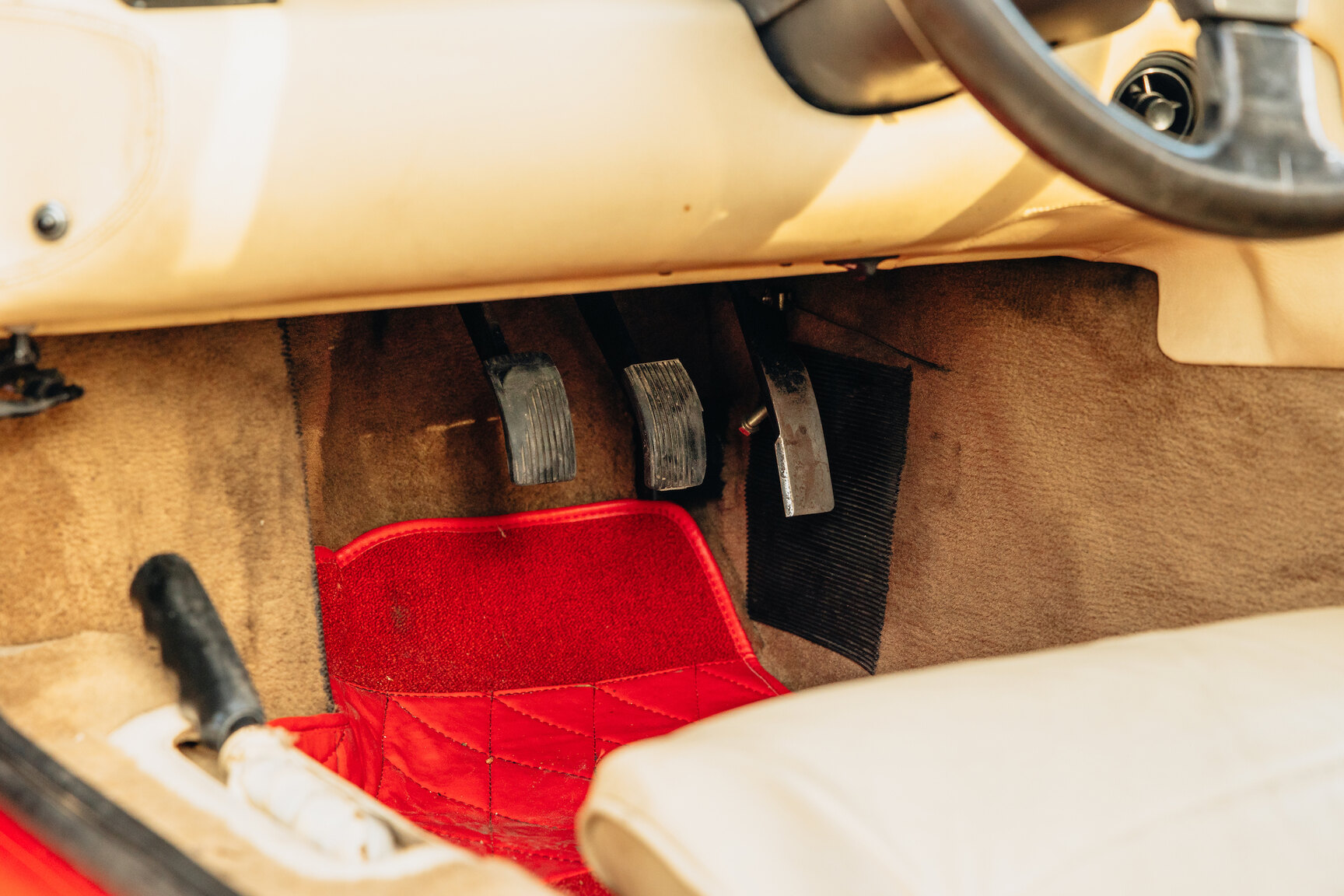 Interior image of 1989 Lotus Esprit Turbo 