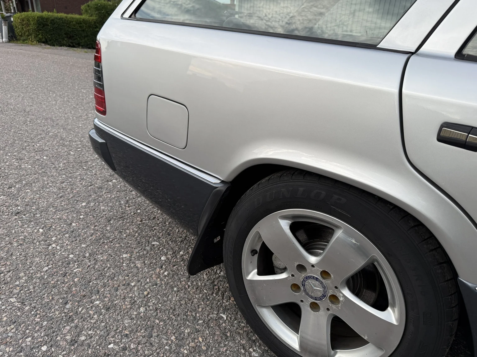 Exteriörbild på 1994 Mercedes-Benz E 320 T (12)