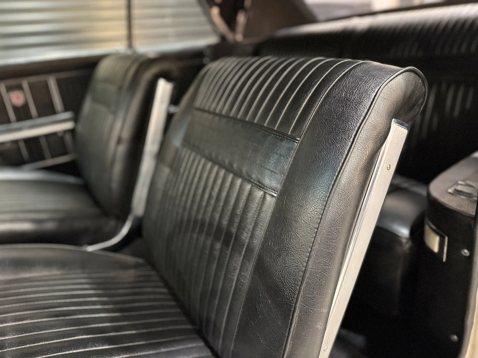 Innenraumfoto von 1964 Oldsmobile Cutlass Convertible (43)