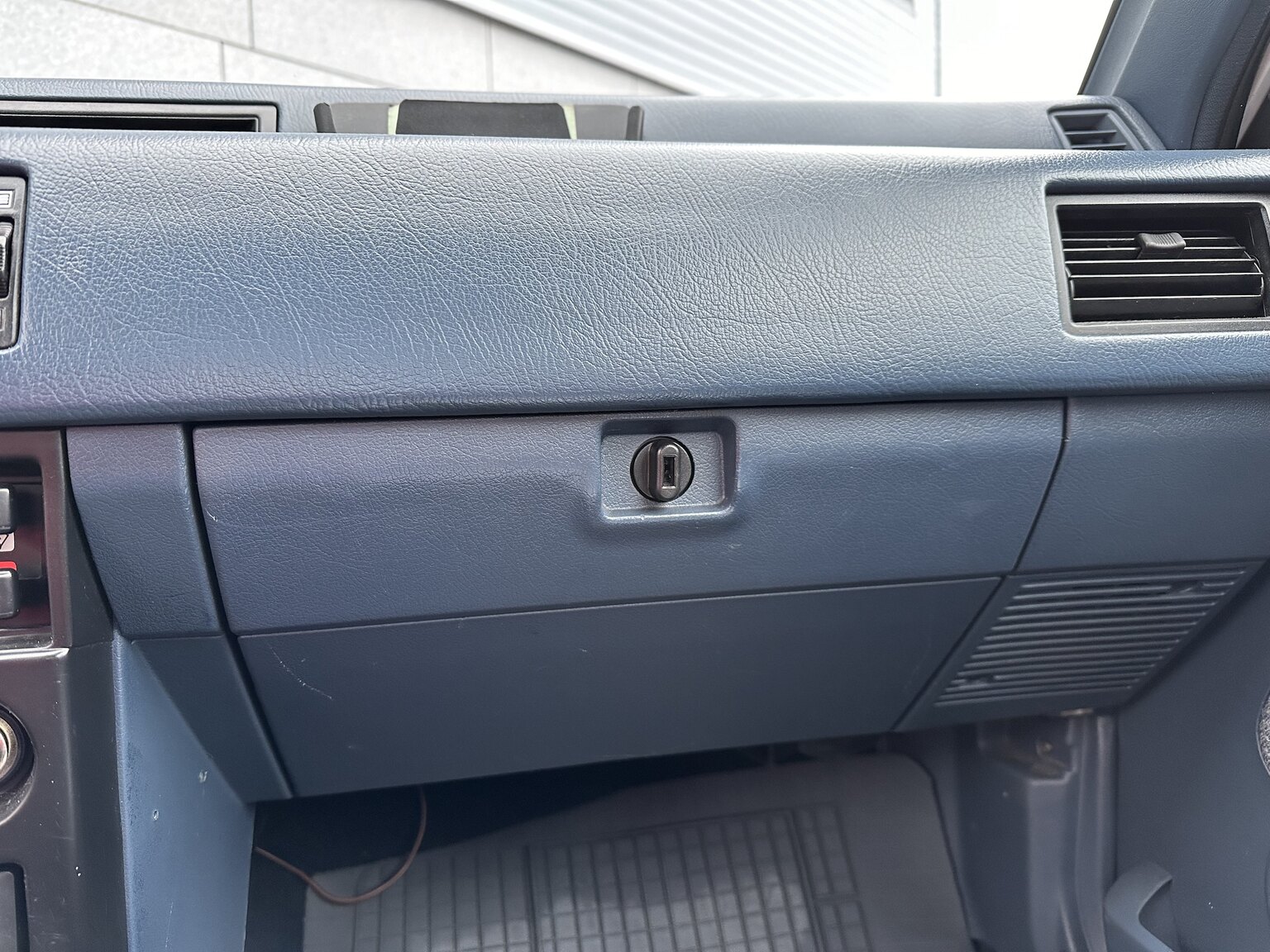 Innenraumfoto von 1988 Nissan Sunny (19)