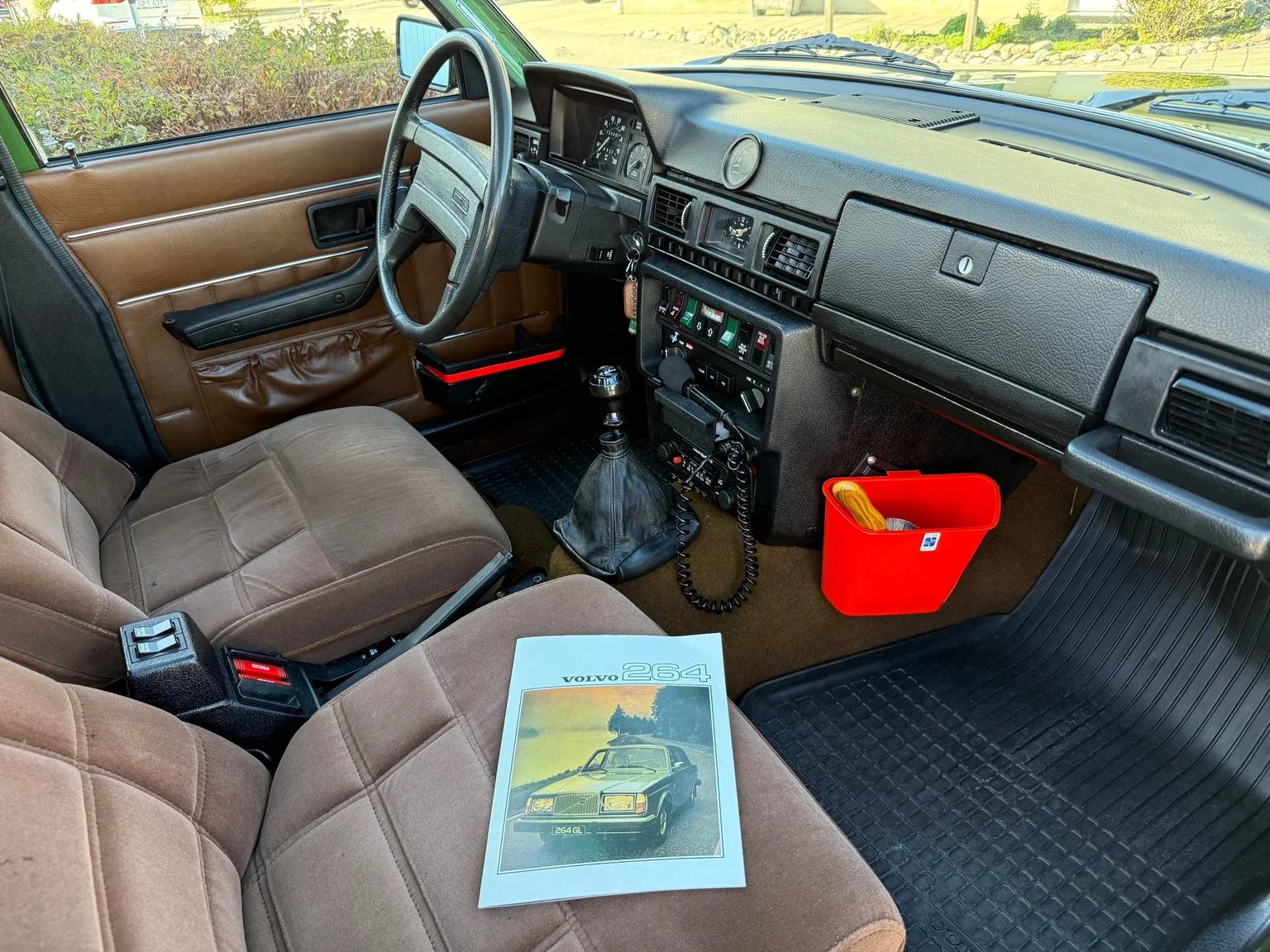 Innenraumfoto von 1976 Volvo 264 (1)