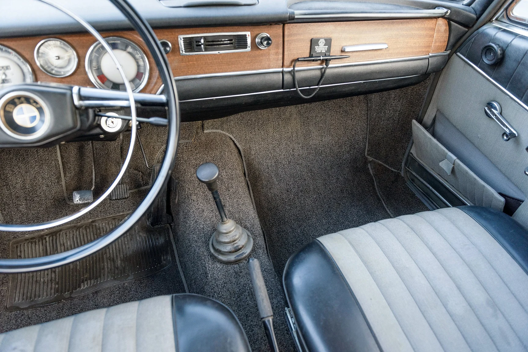 Innenraumfoto von 1964 BMW 1800 (22)