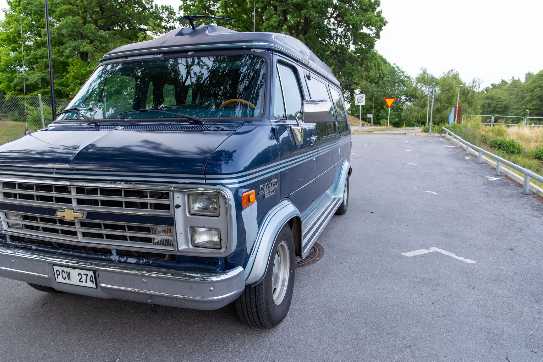 Exterior image of 1989 Chevrolet G20 Conversion Van