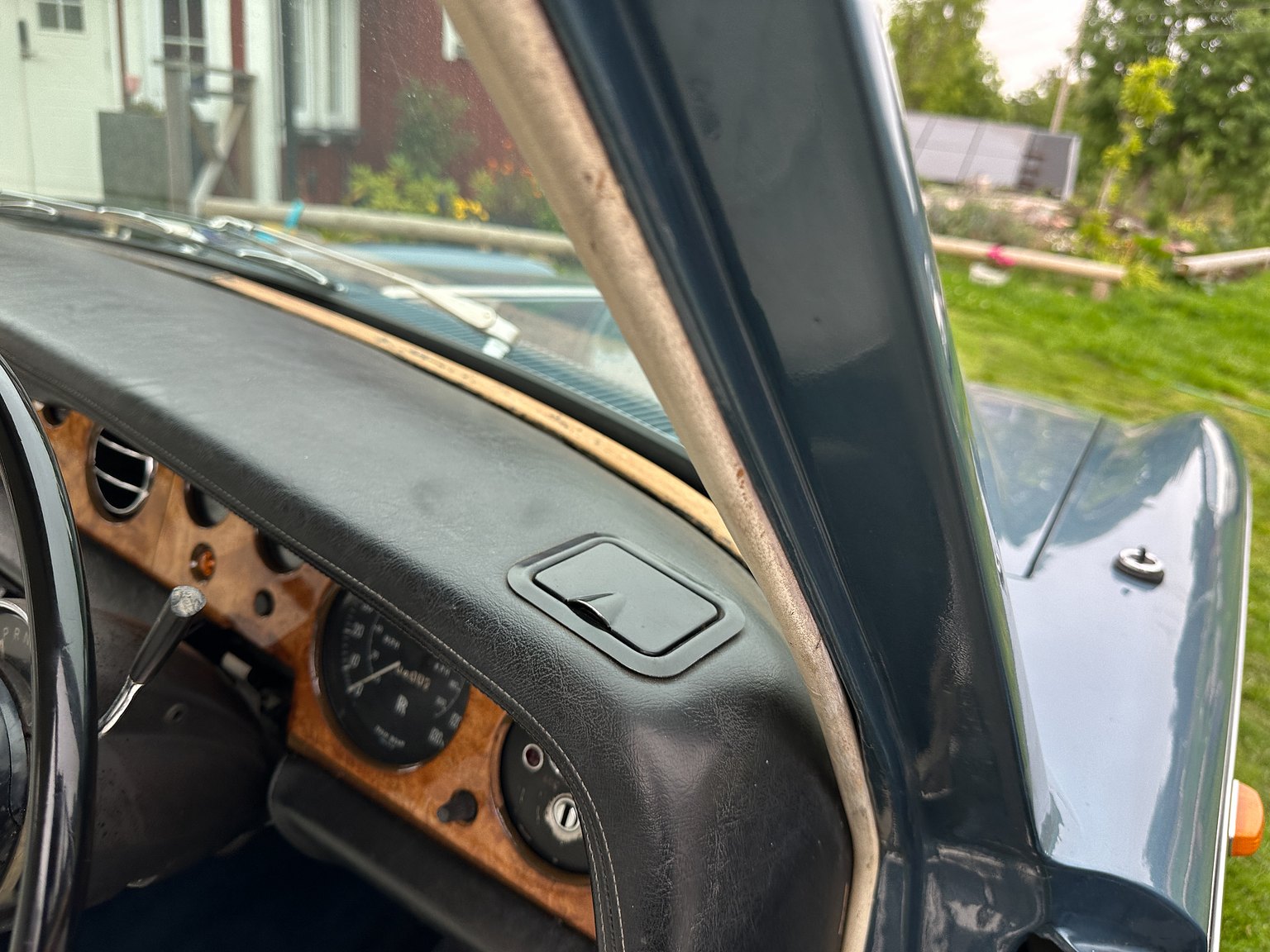 Interior image of 1972 Rolls-Royce Silver Shadow