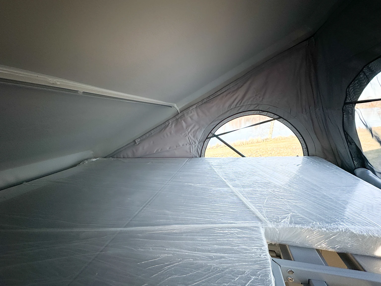 Interior image of 2025 Northea Trailer Expedition Crawler 458i Offgrid-Camper (47)