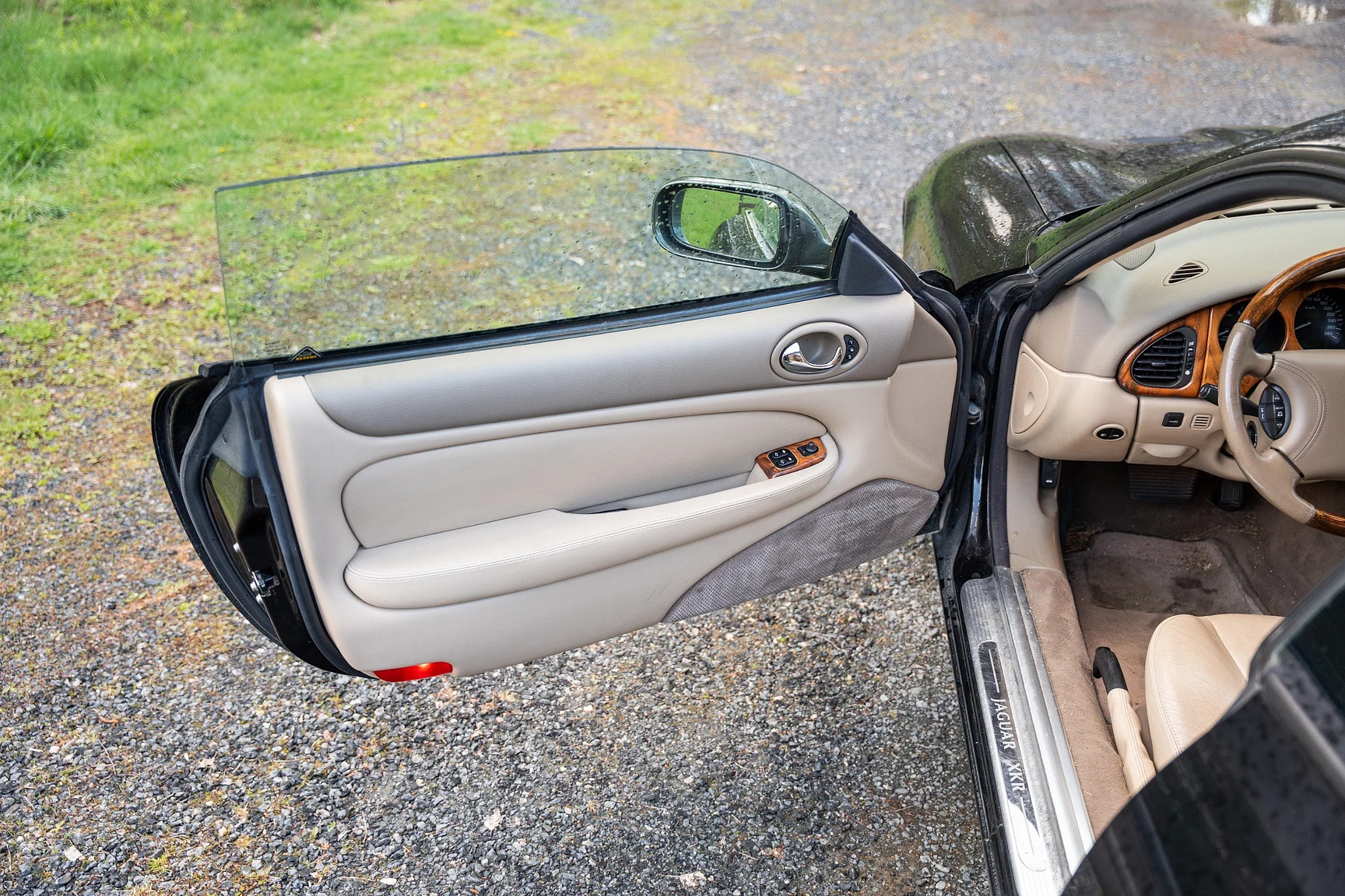 Innenraumfoto von 1999 Jaguar XKR - NO RESERVE (13)