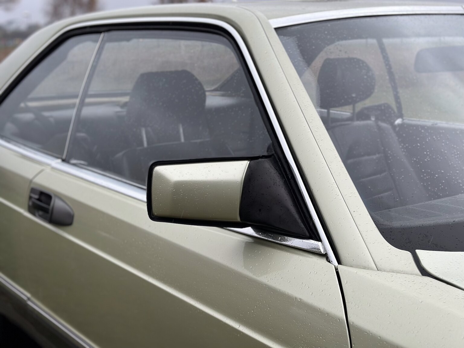 Exterior image of 1983 Mercedes-Benz 500 SEC