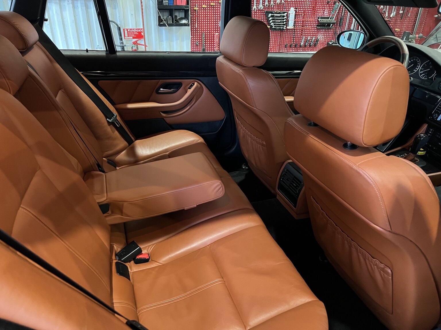Interior image of 2003 BMW 540i Touring