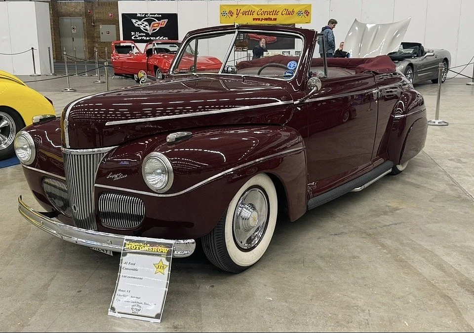 Exteriörbild på 1941 Ford Super De Luxe Cabriolet (6)