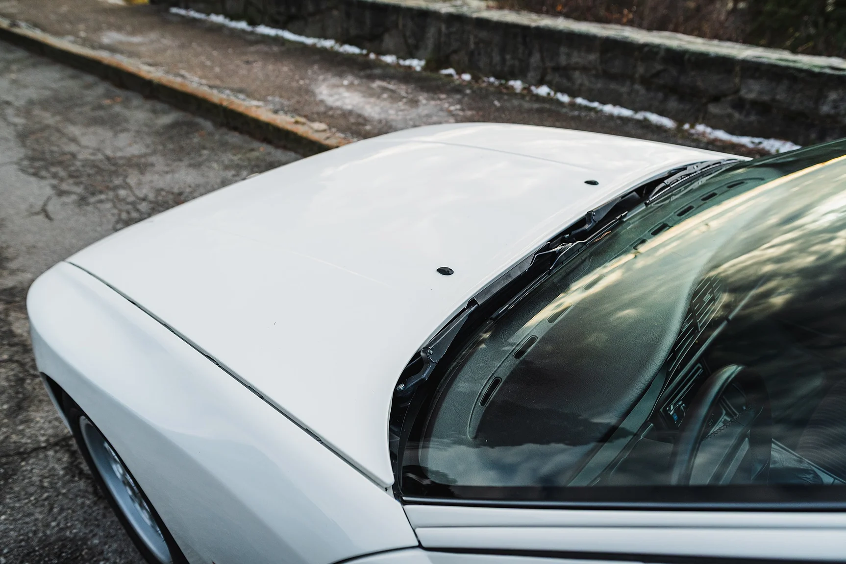 Exterior image of 1986 Porsche 944R (16)
