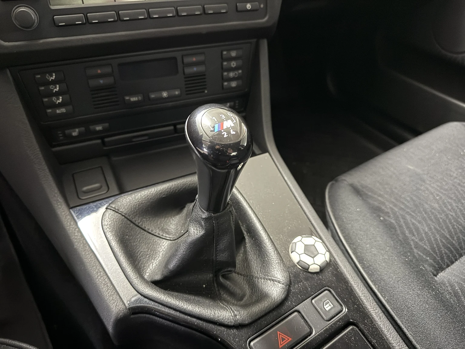 Interior image of 2002 BMW 520i (19)