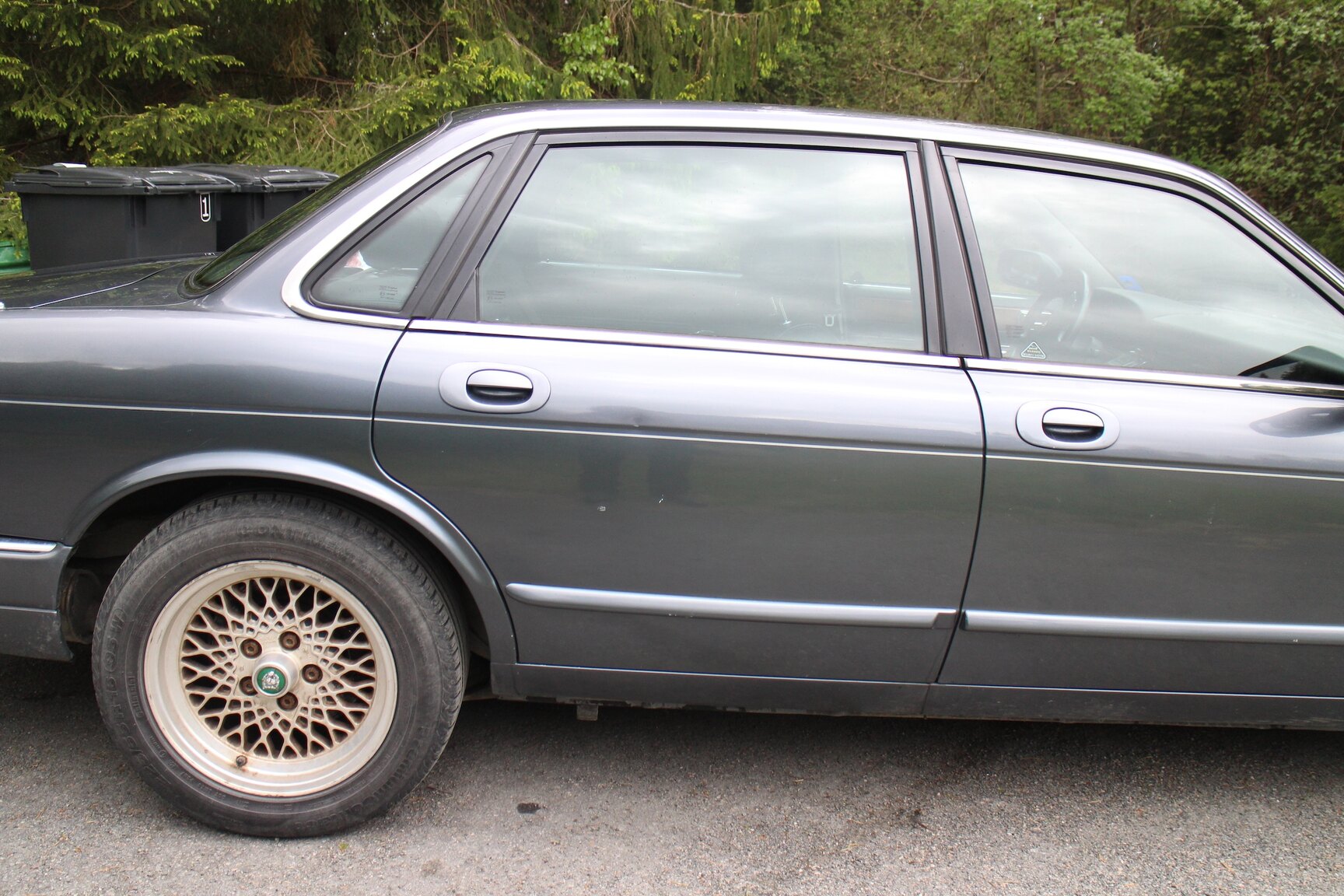 Exterior image of 1997 Jaguar XJ6 3.2