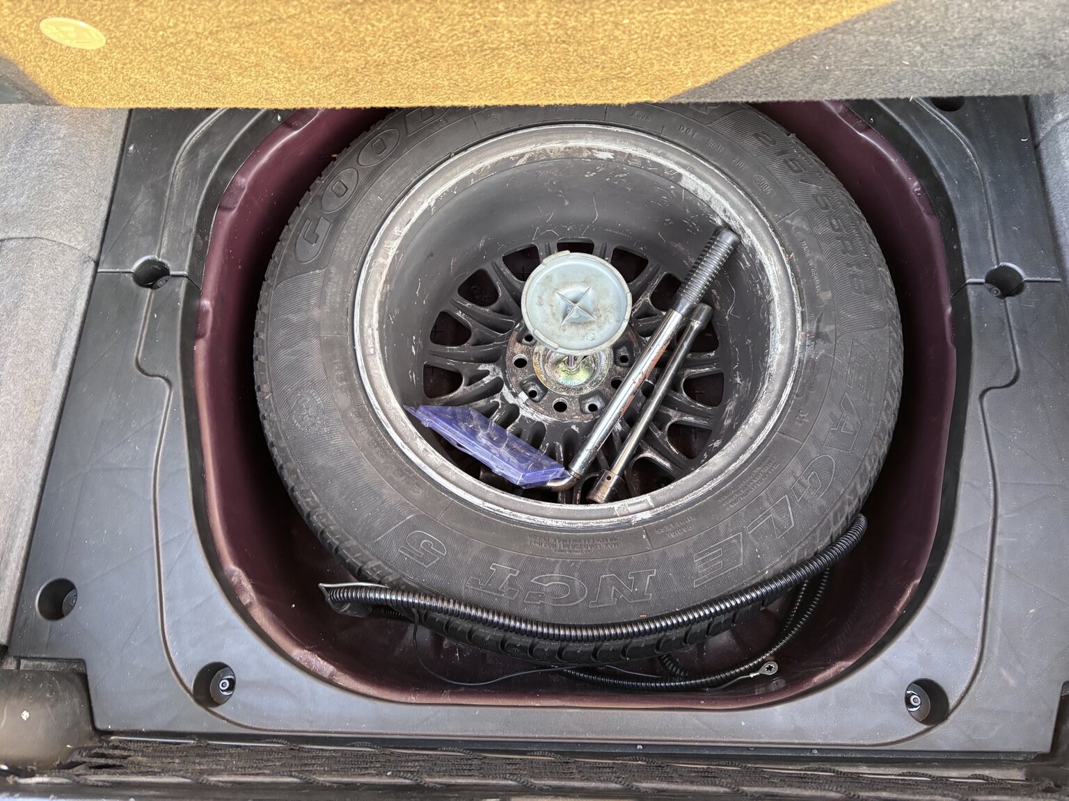 Interior image of 1996 BMW 728iA