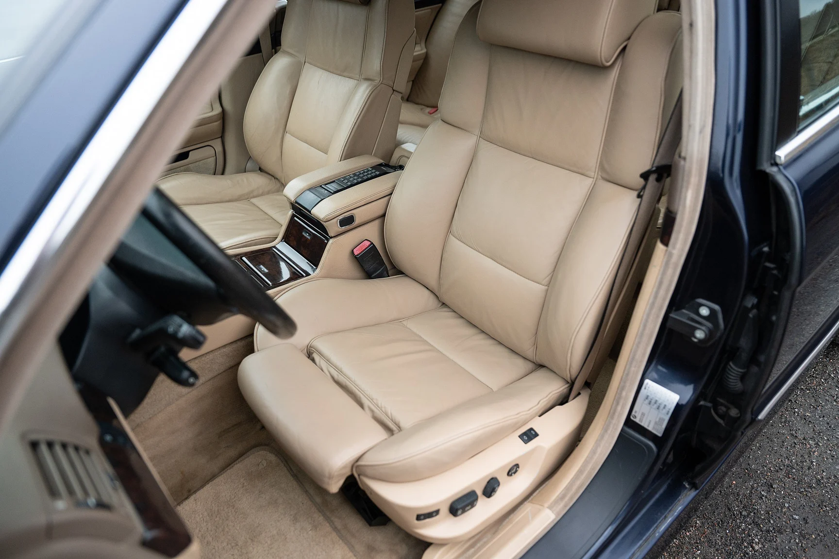 Interior image of 1996 BMW 740 iA - NO RESERVE (80)