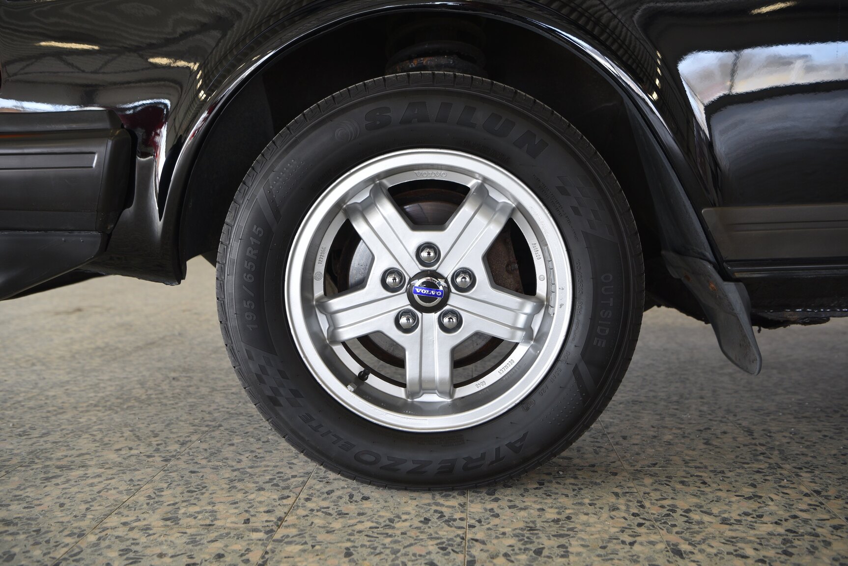 Exterior image of 1986 Volvo 240 DL (24)