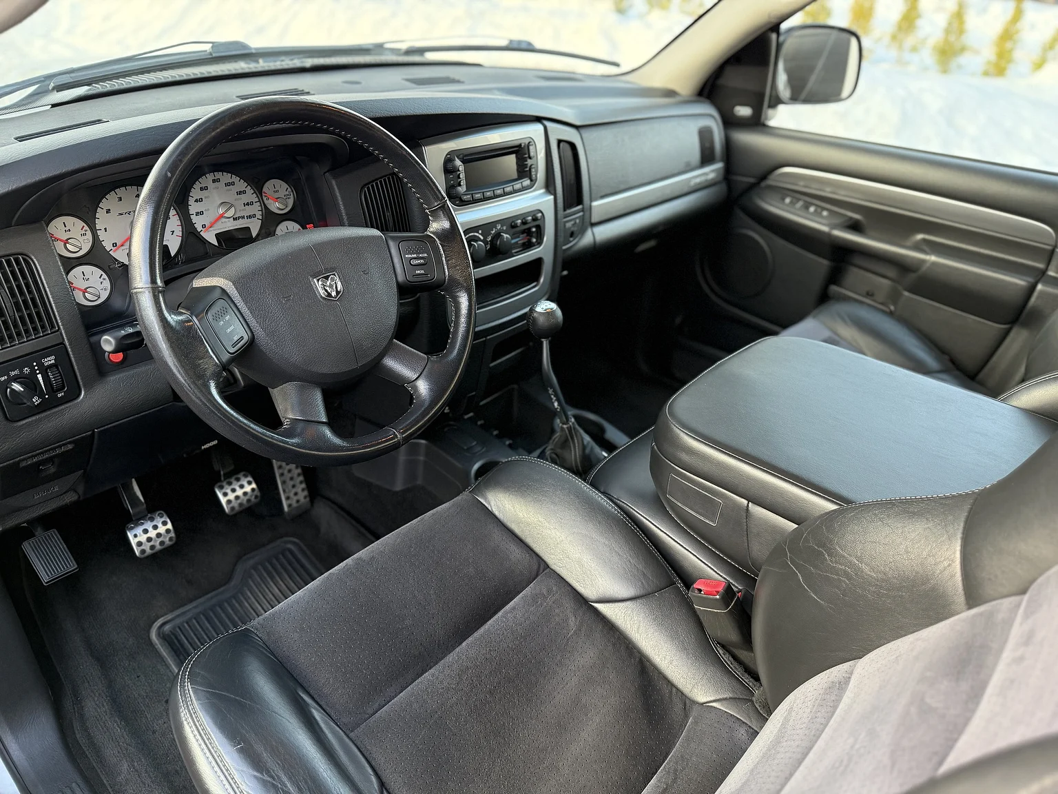 Interiörbild 2005 Dodge RAM SRT-10 Regular Cab Manual  (1)