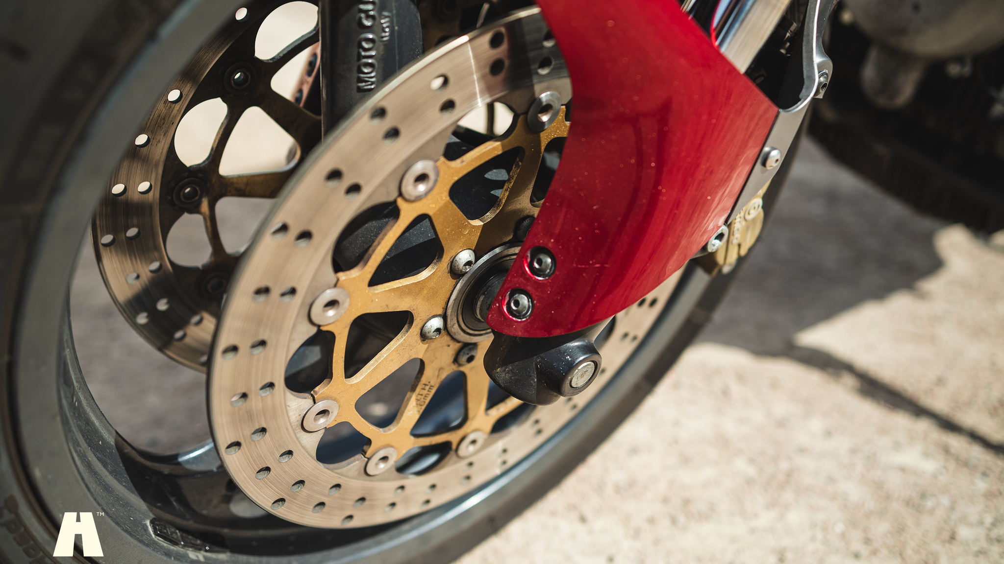 Exterior image of 2002 Moto Guzzi V11 Le Mans (81)