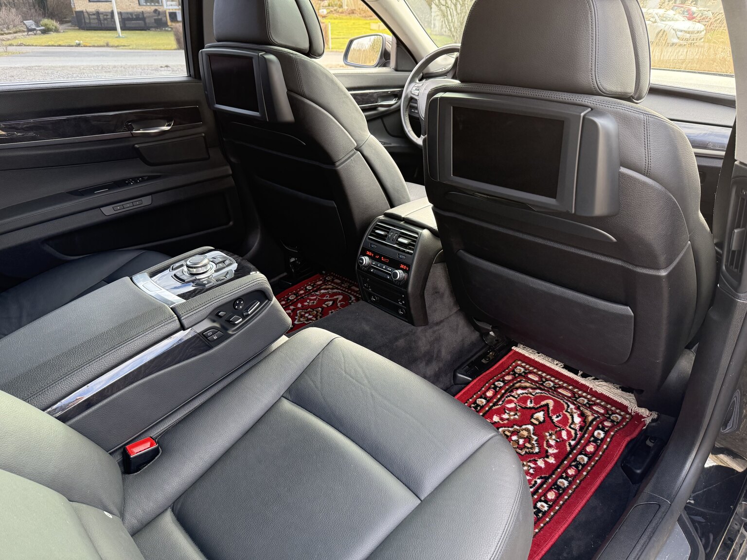 Interior image of 2009 BMW 750Li
