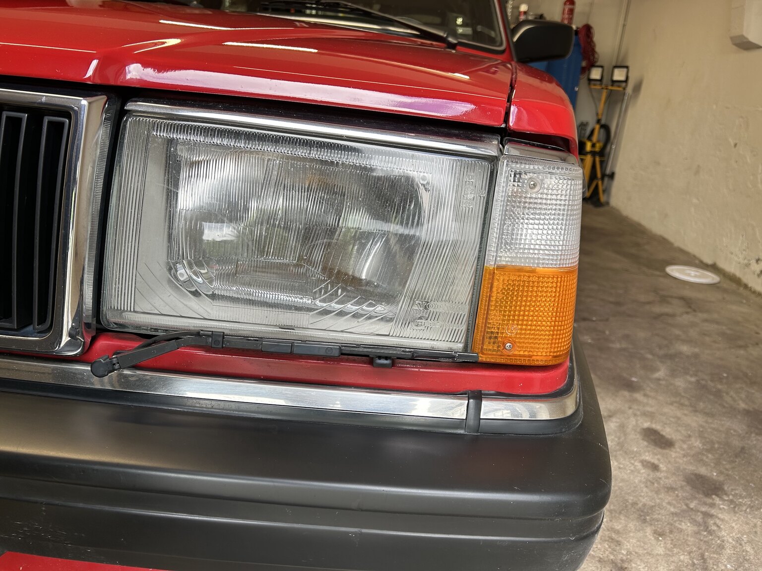 Exterior image of 1990 Volvo 240 GL