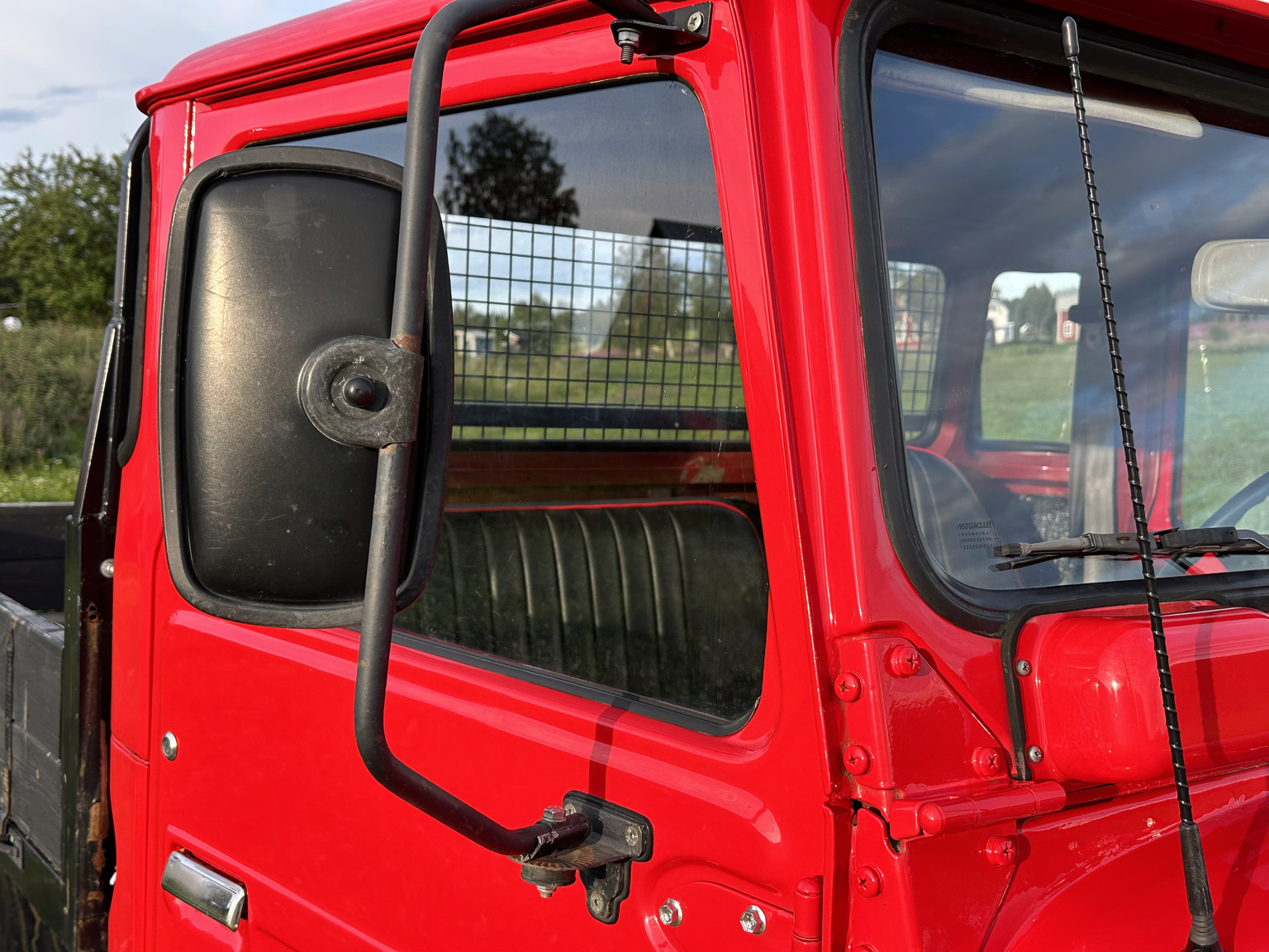 Exterior image of 1982 Toyota Landcruiser Utility (16)