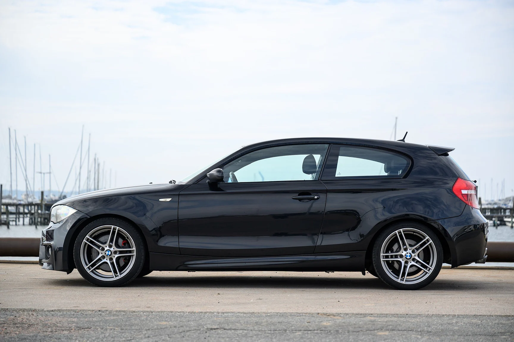 Exteriörbild på 2007 2007 BMW 130i M Sport (6)